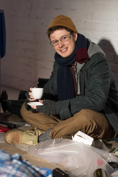 Smiling Homeless Man Glasses Drinking Coffee While Sitting Rubbish Dump — Stock Photo, Image
