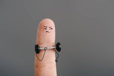 kırpılan görünümü gri izole barbell ile eğitim sporcu olarak parmak