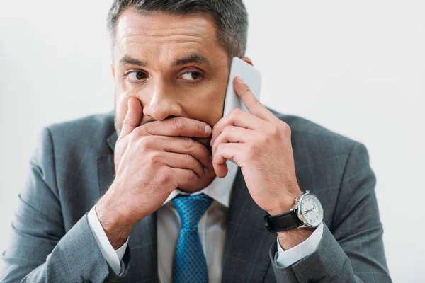 Cedeu Homem Negócios Falando Smartphone Fundo Branco — Fotografia de Stock