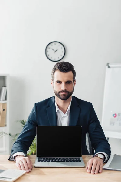 Handsome Advisor Suit Showing Laptop Copy Space — Stock Photo, Image