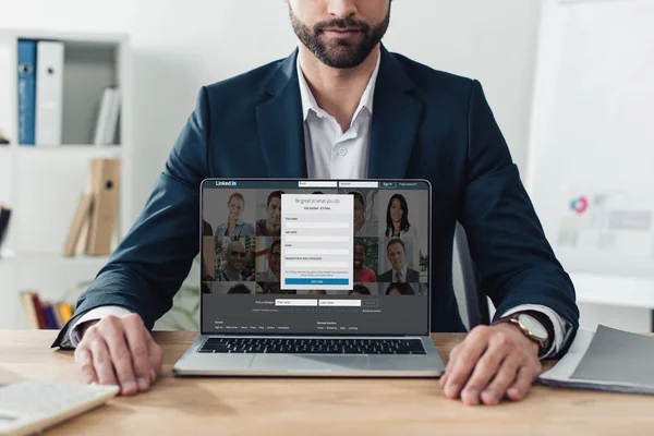 Cropped View Advisor Suit Showing Laptop Linkedin Website Screen Office — Stock Photo, Image