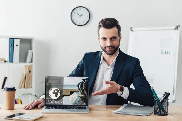 Handsome Advisor Suit Pointing Fingers Laptop Booking Website Screen Office — Stock Photo, Image