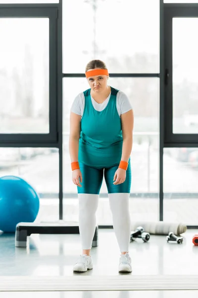 Upset Overweight Woman Standing Sportswear Gym — Stock Photo, Image