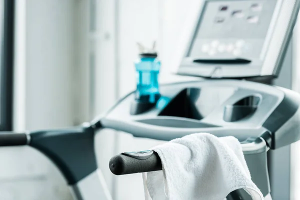 Selective Focus White Towel Hanging Modern Treadmill Gym — Stock Photo, Image