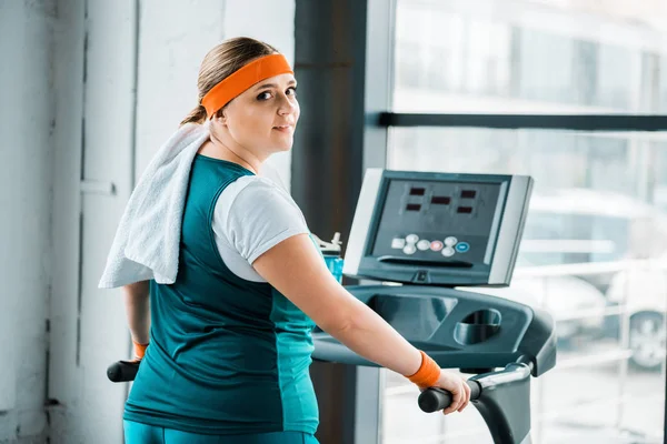 Exhausted Overweight Girl Towel Shoulders Looking Camera Treadmill Gym — Stock Photo, Image