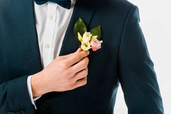 Bijgesneden Beeld Van Bruidegom Zwart Kostuum Vest Met Corsages Geïsoleerd — Stockfoto