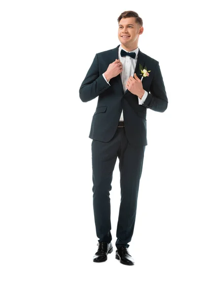 Lycklig Brudgum Elegant Svart Kostym Med Boutonniere Isolerad Vit — Stockfoto