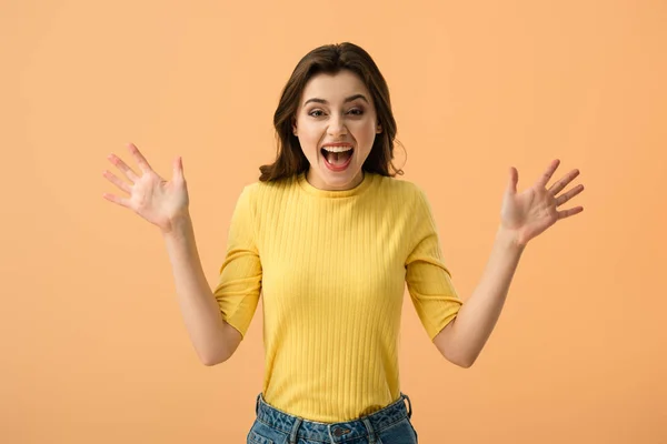 Shocked Young Woman Screaming While Standing Isolated Orange — Stock Photo, Image