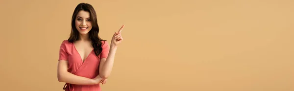 Panoramic Shot Cheerful Brunette Woman Pointing Finger While Standing Isolated — Stock Photo, Image