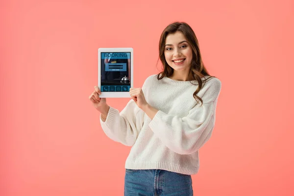 Gelukkig Jonge Vrouw Met Digitale Tablet Met Boeken App Scherm — Stockfoto