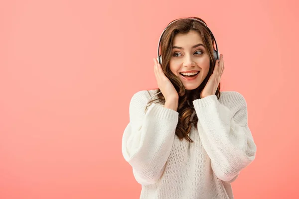 Smiling Beautiful Woman White Sweater Listening Music Headphones Isolated Pink — Stock Photo, Image