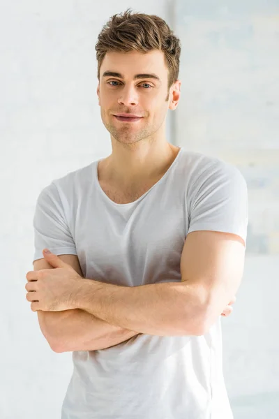 Handsome Man White Shirt Standing Smiling Crossed Arms White Background — Stock Photo, Image