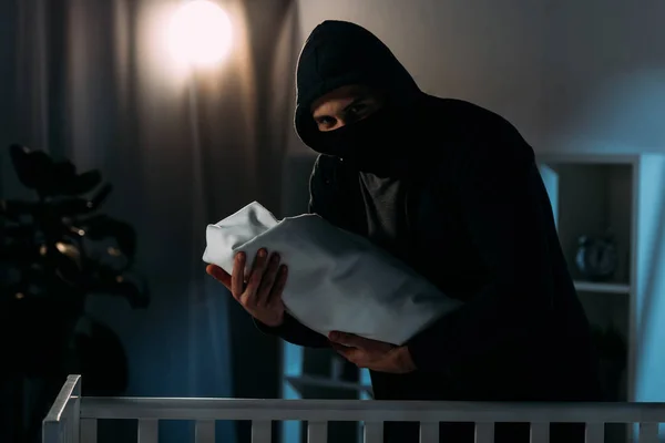 Kidnapper Mask Hoodie Holding Infant Child Dark Room — Stock Photo, Image