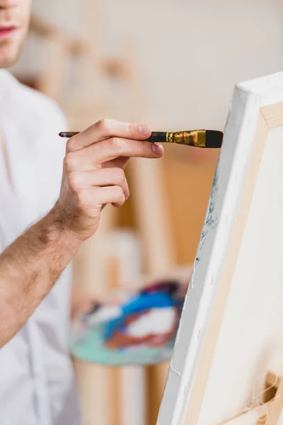 Selectieve Aandacht Van Kunstenaar Puttend Uit Canvas Met Penseel — Stockfoto