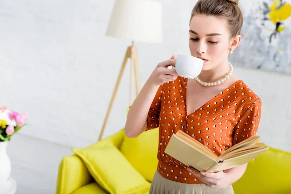 Attractive Elegant Young Woman Pearl Necklace Holding Book Drinking Coffee — Stock Photo, Image