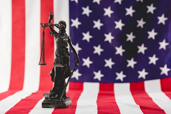 Selective Focus Justice Statue American Flag — Stock Photo, Image