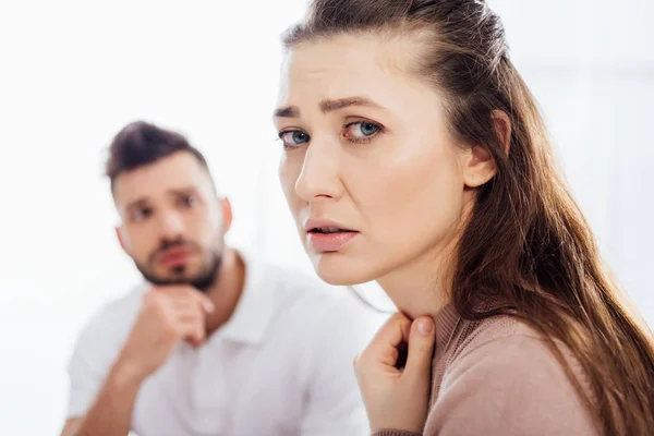 Selective Focus Sad Woman Looking Camera Therapy Session — Stock Photo, Image