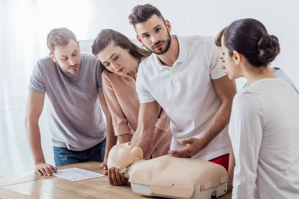 Man Holding Cpr Dummy Looking Camera First Aid Training Class — Stock Photo, Image