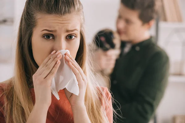 Selective Focus Blonde Girl Allergic Dog Looking Camera While Sneezing — Stock Photo, Image