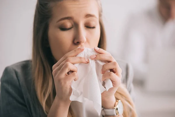 Blonde Businesswoman Sneezing Tissue Closed Eyes Office — Stock Photo, Image