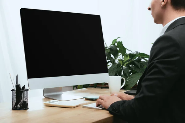 Cropped View Man Using Computer Blank Screen Office — Stock Photo, Image