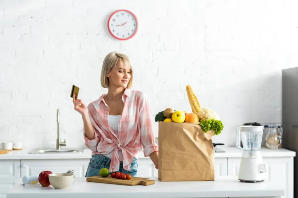 Attractive Blonde Girl Holding Credit Card Paper Bag Groceries — Stock Photo, Image