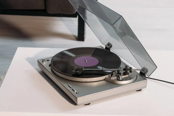 Tourne Disque Vinyle Vintage Sur Table Blanche Maison — Photo