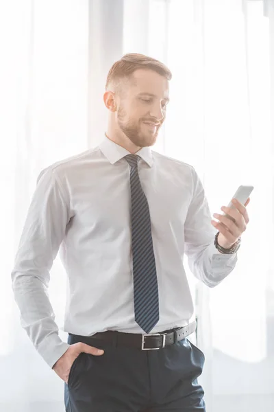 Cheerful Bearded Man Suit Using Smartphone While Standing Hand Pocket — Stock Photo, Image
