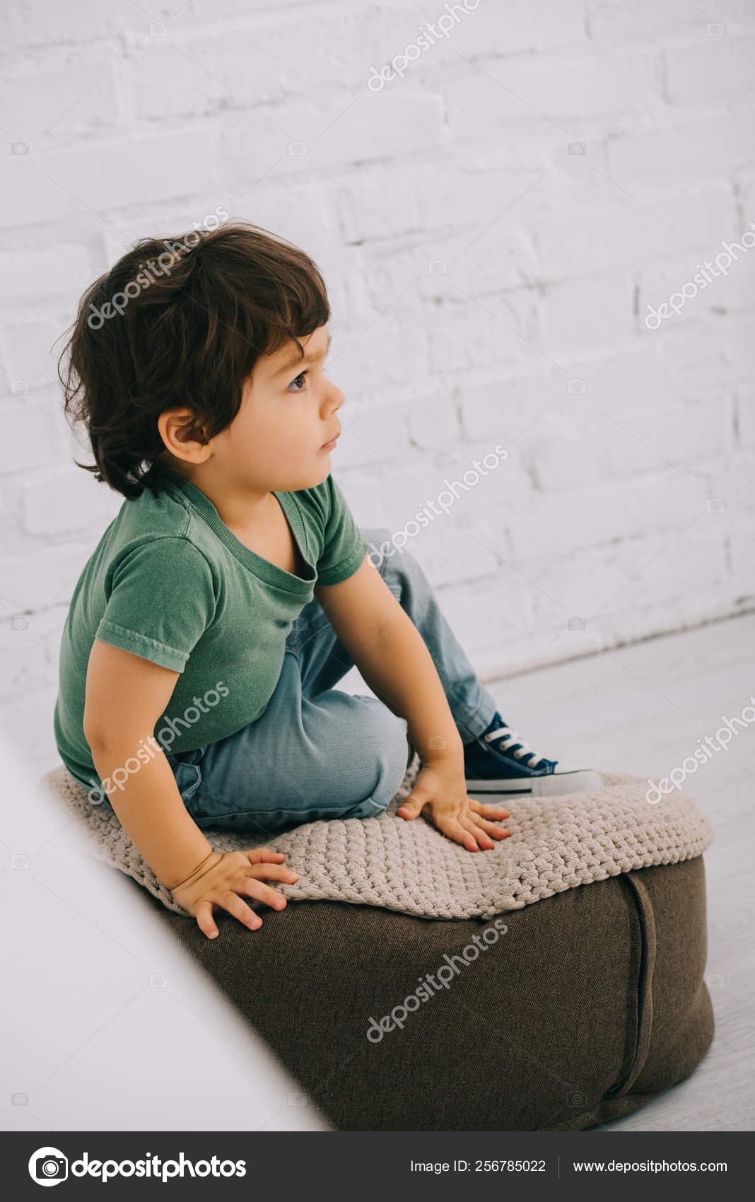 白人の男の子写真素材 ロイヤリティフリー白人の男の子画像 Depositphotos