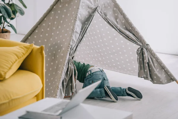 Little Boy Jeans Playing Grey Wigwam Living Room — Stock Photo, Image