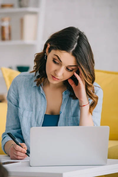 Pensive Freelancer Writing While Working Laptop Home — Stock Photo, Image