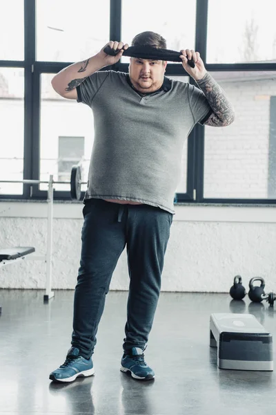 Overweight Man Looking Camera Wiping Face Towel Sports Center — Stock Photo, Image