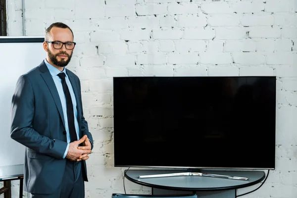 Handsome Bearded Business Coach Eye Glasses Standing Clenched Hands Blank — Stock Photo, Image