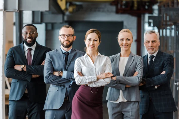Multicultural Businessmen Cheerful Businesswomen Standing Crossed Arms Looking Camera — Stock Photo, Image