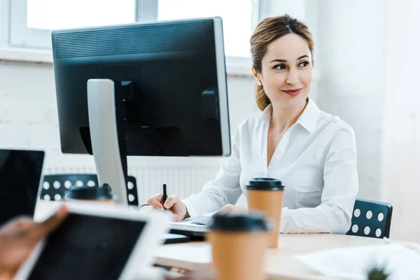 Attractive Cheerful Businesswoman African American Coworker Office — Stock Photo, Image