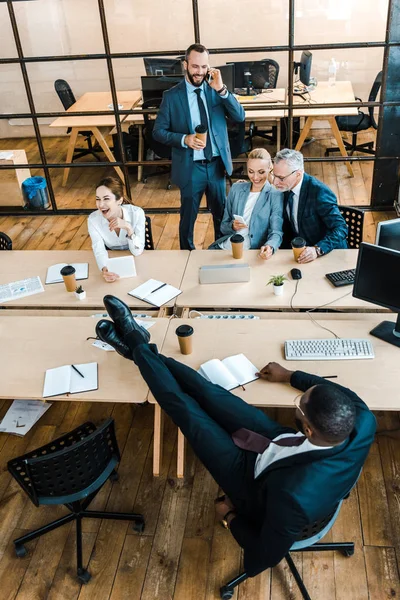 Overhead View Cheerful Multicultural Businessmen Businesswomen Office — Stock Photo, Image