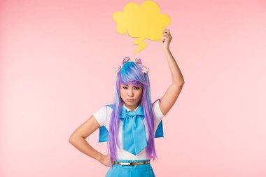 Memnun asya anime kız pembe düşünce balonu tutan