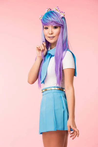 Muito Asiático Anime Menina Peruca Olhando Para Câmera Rosa — Fotografia de Stock