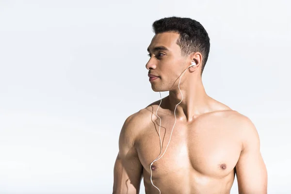 Guapo Deportivo Mestizo Hombre Raza Escuchando Música Sonriendo Blanco —  Fotos de Stock