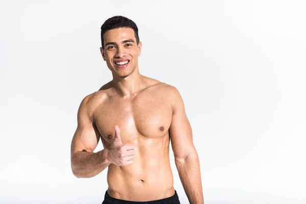 Guapo Deportivo Mestizo Hombre Sonriendo Mostrando Pulgar Hacia Arriba Blanco — Foto de Stock