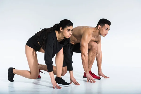 Ganska Afrikansk Amerikansk Kvinna Och Blandad Ras Man Stående Startposition — Stockfoto