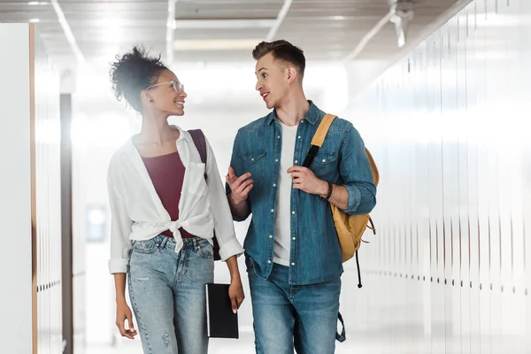 Two Multiethnic Students Looking Each Other Corridor University — Stock Photo, Image