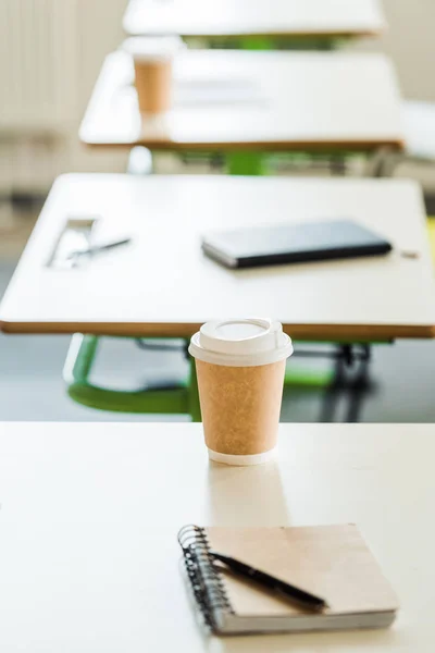 Foyer Sélectif Portable Gobelet Jetable Sur Bureau Université — Photo