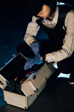 olay yerinde soruşturma kiti ile kap araştırmacı nın kırpılmış görünümü