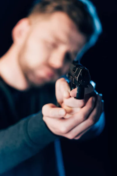 Вибірковий Фокус Кримінального Прицільного Пістолета Камері Ізольовано Чорному — стокове фото
