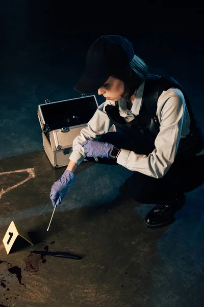 Investigaror Gloves Holding Test Tube Swab Crime Scene — Stock Photo, Image