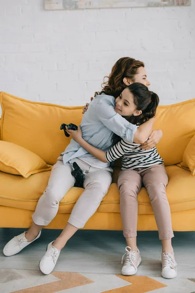 Kyiv Ukraine April 2019 Happy Mother Daughter Hugging While Sitting — Stock Photo, Image