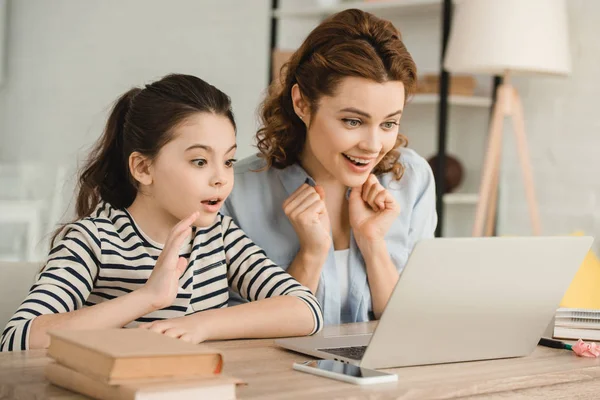 Surprised Mother Daughter Using Laptop While Doing Homework Together — Stock Photo, Image