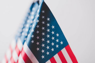 gri, anma günü kavramı izole Amerikan ulusal bayrakları seçici odak