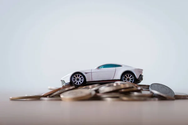 Carro Miniatura Moedas Metal Superfície Madeira Isolado Cinza — Fotografia de Stock